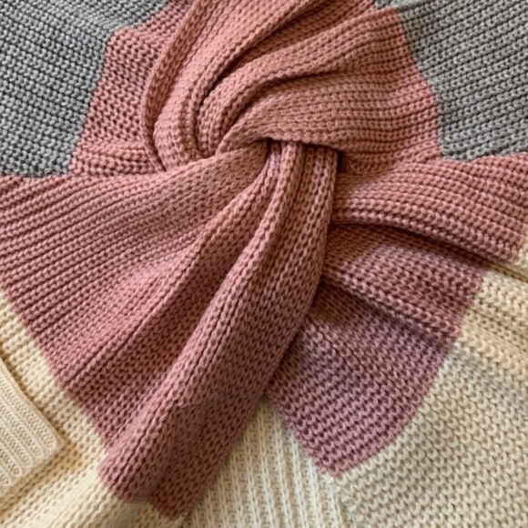 ⭐️FINAL REDUCTION-LAST ONE⭐️Twist-Back Sweater Lg - Picture 5 of 7